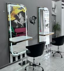 Wall mirror with led light